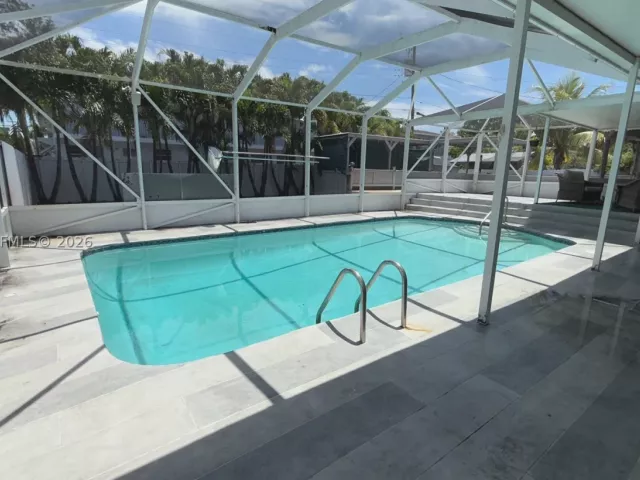 Продажа дома по адресу 7400 NW 1st Ct - фото 8898398