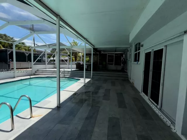 Продажа дома по адресу 7400 NW 1st Ct - фото 8898399