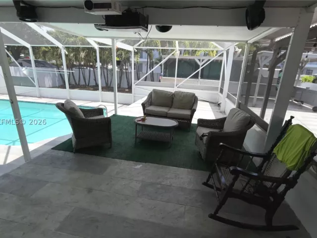 Продажа дома по адресу 7400 NW 1st Ct - фото 8898402