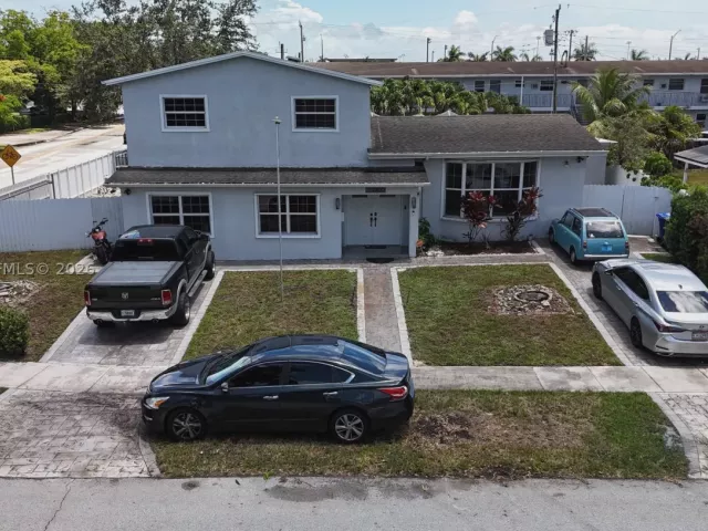 Продажа дома по адресу 7400 NW 1st Ct - фото 8898386