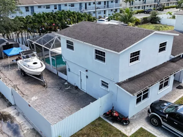 Продажа дома по адресу 7400 NW 1st Ct - фото 8898388