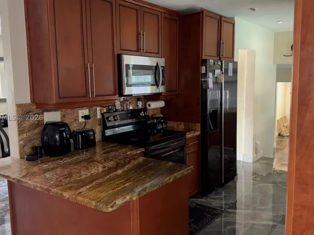 Продажа дома по адресу 7400 NW 1st Ct - фото 8898390