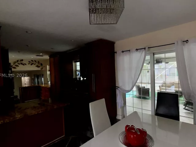 Продажа дома по адресу 7400 NW 1st Ct - фото 8898391