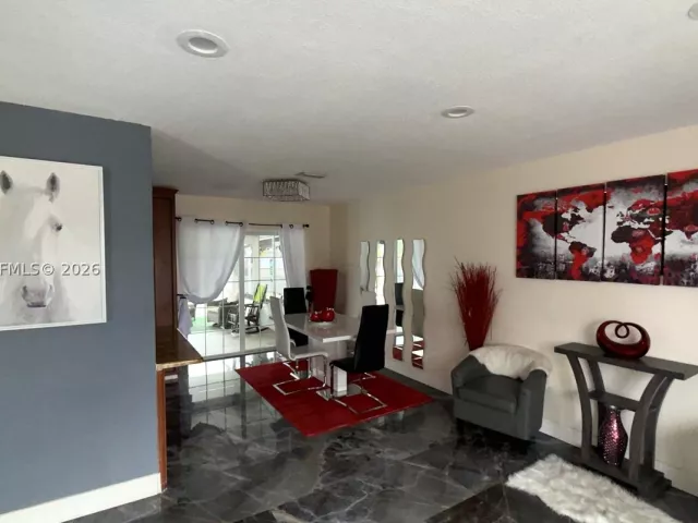 Продажа дома по адресу 7400 NW 1st Ct - фото 8898393