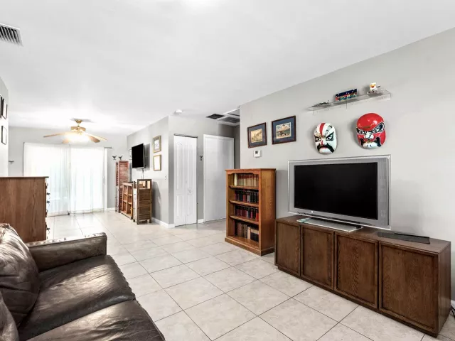 Продажа дома по адресу 417 UPLAND Road - фото 8911193