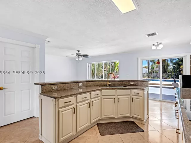 Продажа дома по адресу 13790 SW 174th St - фото 8899380