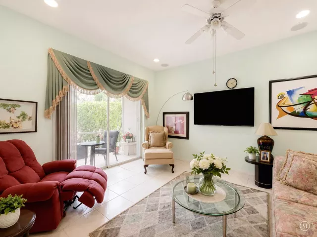 Продажа дома по адресу 15883 SW 14TH Court - фото 8901159