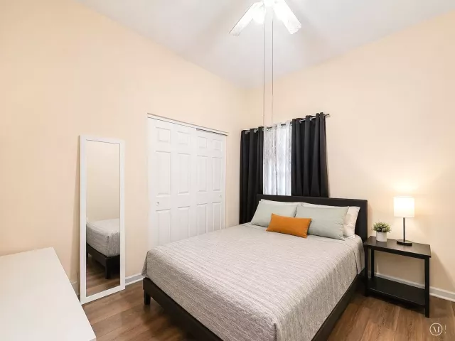 Продажа дома по адресу 15883 SW 14TH Court - фото 8901161
