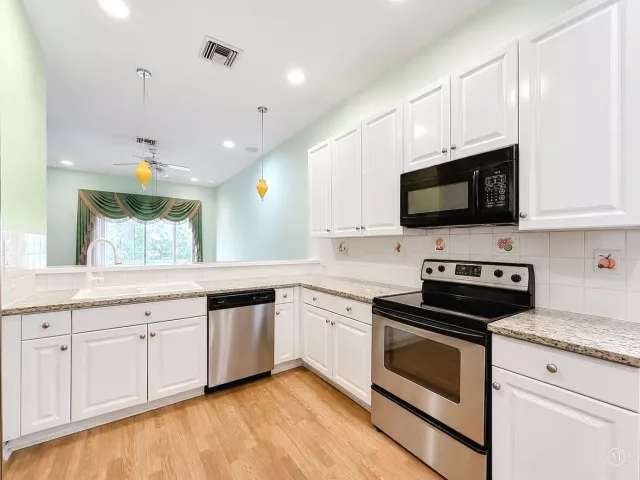 Продажа дома по адресу 15883 SW 14TH Court - фото 8901154