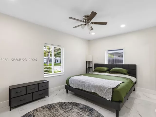 Продажа дома по адресу 1008 SW 18th Ct - фото 8922858