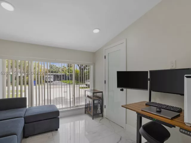 Продажа дома по адресу 1008 SW 18th Ct - фото 8922865