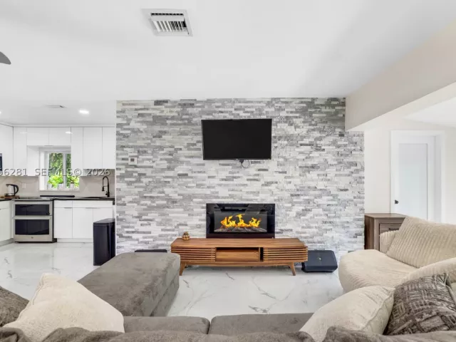 Продажа дома по адресу 1008 SW 18th Ct - фото 8922850