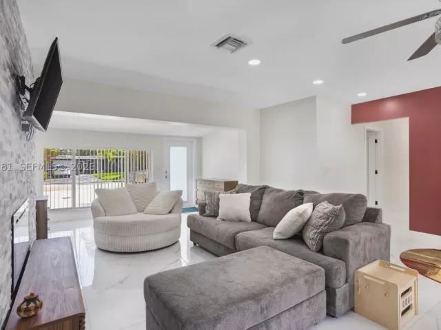 Продажа дома по адресу 1008 SW 18th Ct - фото 8922851