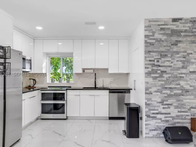 Продажа дома по адресу 1008 SW 18th Ct - фото 8922853