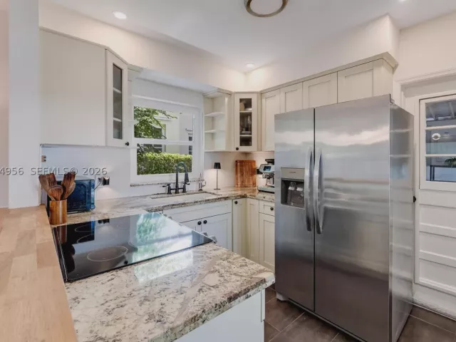 Продажа дома по адресу 784 NE 71st St - фото 9195908