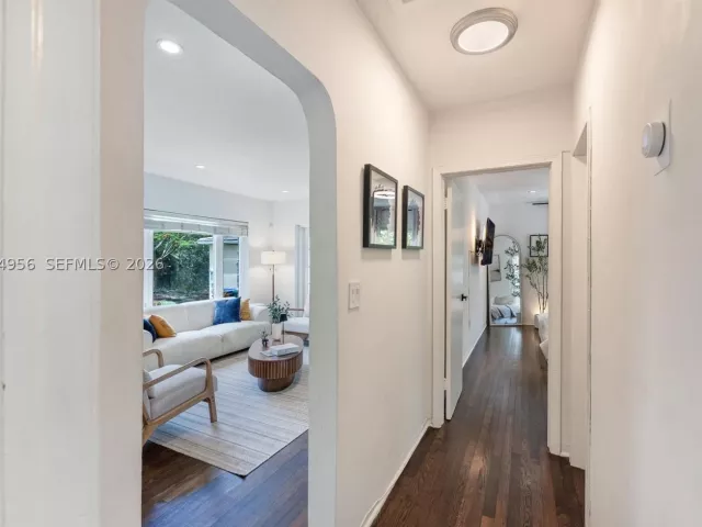 Продажа дома по адресу 784 NE 71st St - фото 9195910