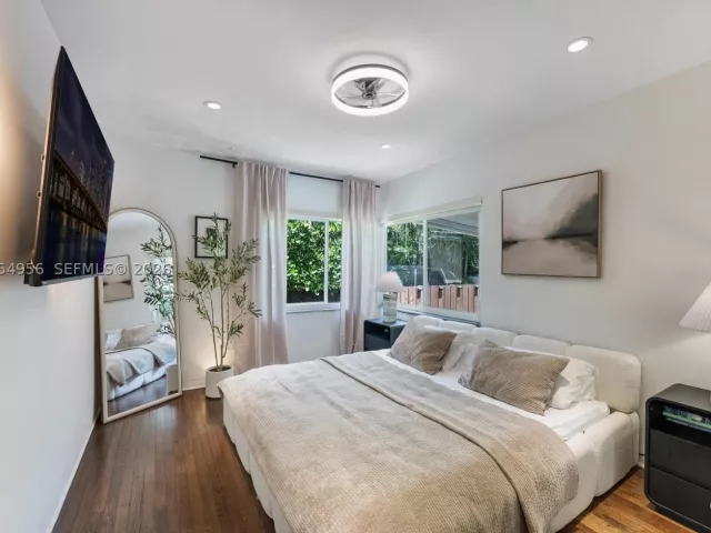 Продажа дома по адресу 784 NE 71st St - фото 9195911