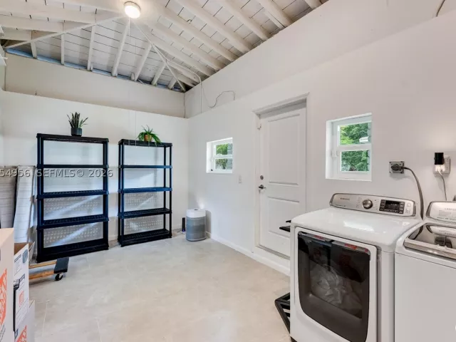 Продажа дома по адресу 784 NE 71st St - фото 9195919