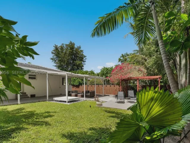 Продажа дома по адресу 784 NE 71st St - фото 9195921