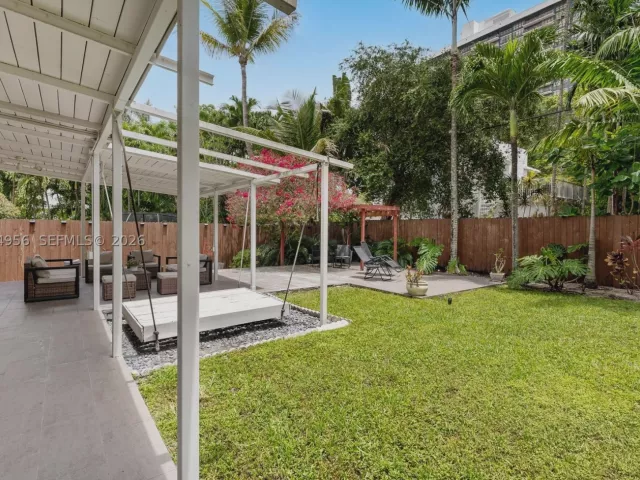 Продажа дома по адресу 784 NE 71st St - фото 9195923