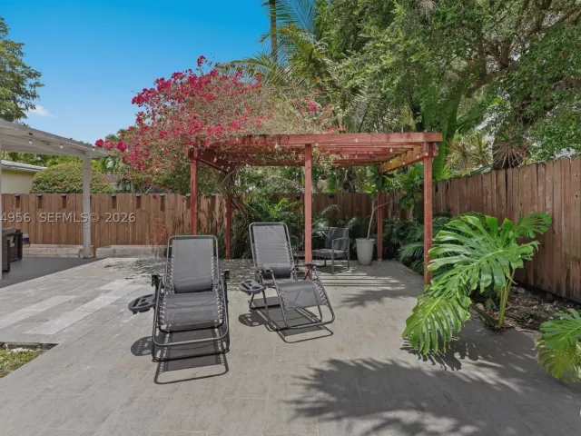 Продажа дома по адресу 784 NE 71st St - фото 9195925