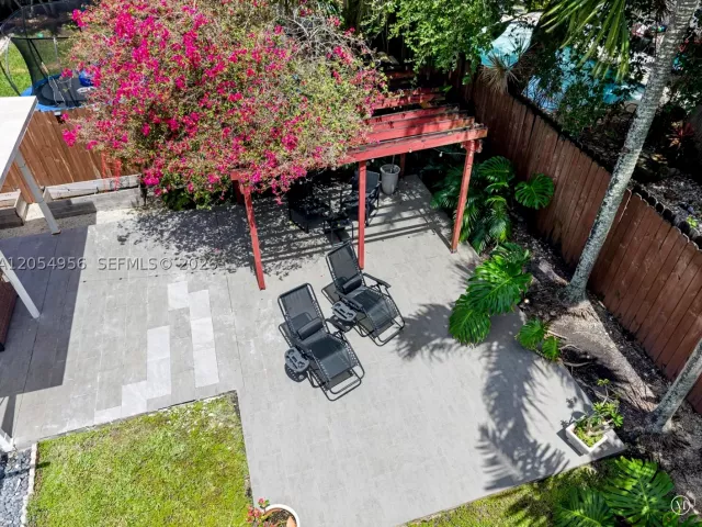 Продажа дома по адресу 784 NE 71st St - фото 9195927