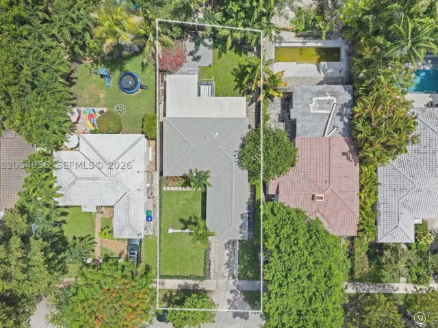 Продажа дома по адресу 784 NE 71st St - фото 9195896