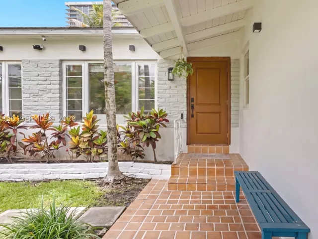 Продажа дома по адресу 784 NE 71st St - фото 9195898