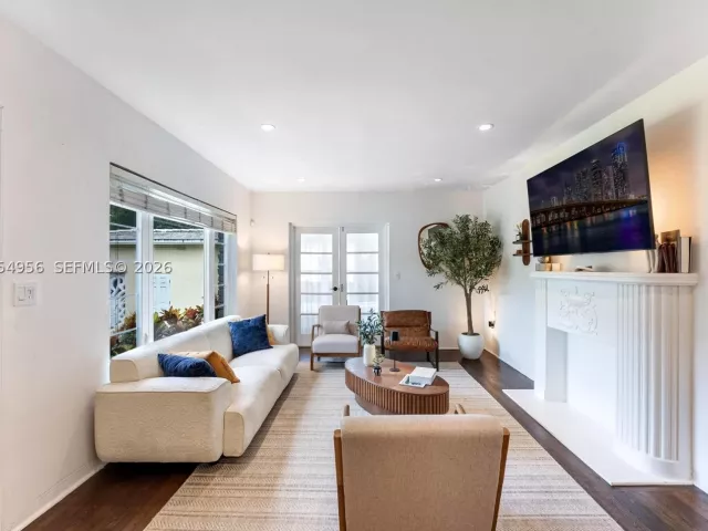 Продажа дома по адресу 784 NE 71st St - фото 9195899