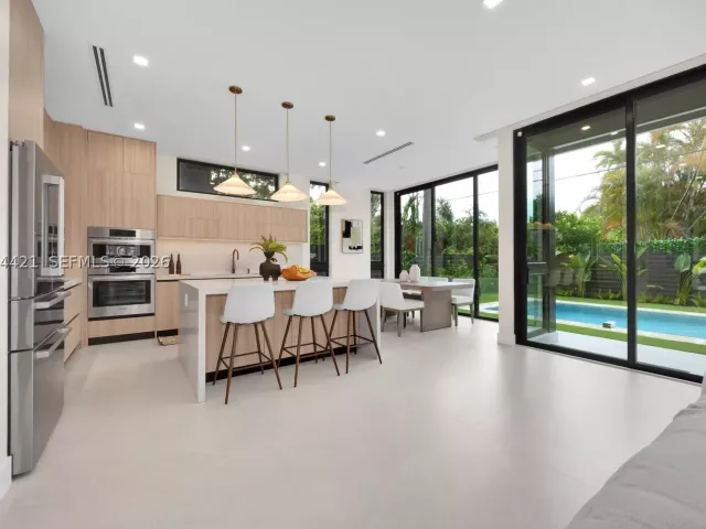 Продажа дома по адресу 5765 SW 47th St - фото 9301811