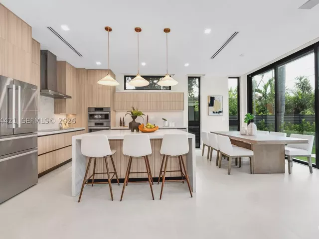 Продажа дома по адресу 5765 SW 47th St - фото 9301814