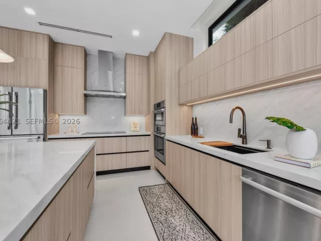 Продажа дома по адресу 5765 SW 47th St - фото 9301815
