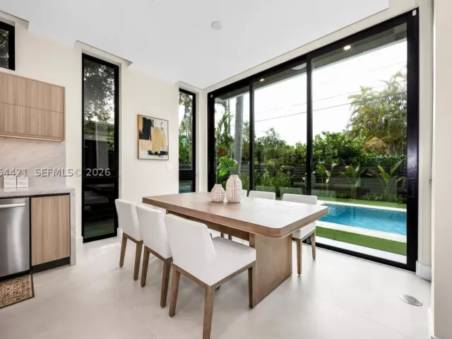Продажа дома по адресу 5765 SW 47th St - фото 9301816