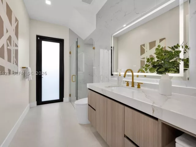 Продажа дома по адресу 5765 SW 47th St - фото 9301820