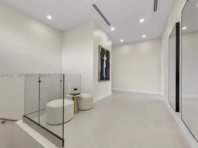 Продажа дома по адресу 5765 SW 47th St - фото 9301822