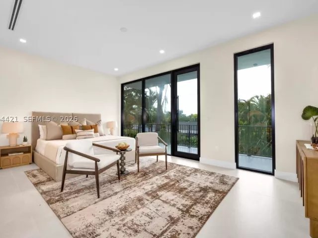 Продажа дома по адресу 5765 SW 47th St - фото 9301823