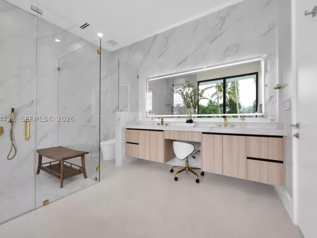Продажа дома по адресу 5765 SW 47th St - фото 9301825