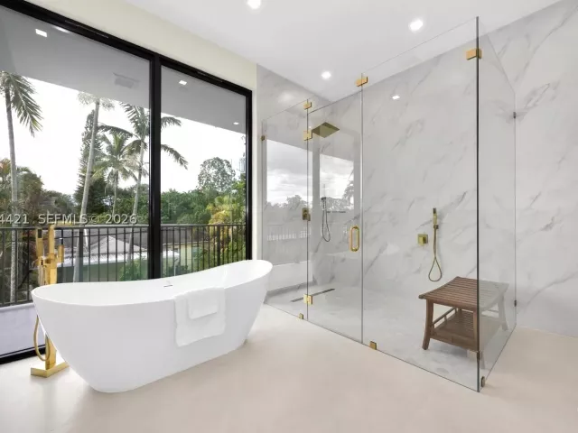 Продажа дома по адресу 5765 SW 47th St - фото 9301826