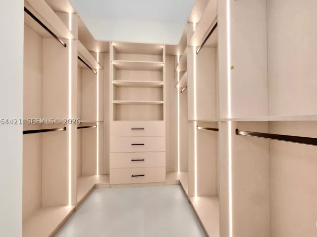 Продажа дома по адресу 5765 SW 47th St - фото 9301829