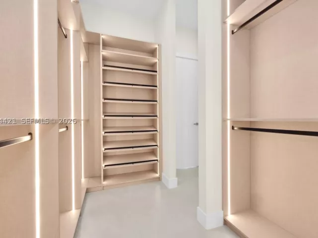 Продажа дома по адресу 5765 SW 47th St - фото 9301830