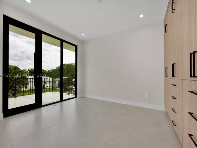 Продажа дома по адресу 5765 SW 47th St - фото 9301834