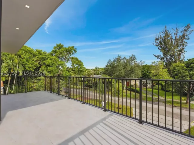 Продажа дома по адресу 5765 SW 47th St - фото 9301836
