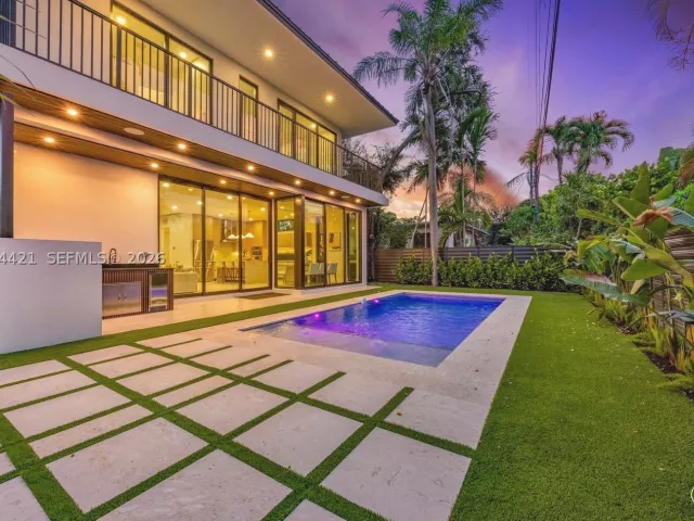 Продажа дома по адресу 5765 SW 47th St - фото 9301839