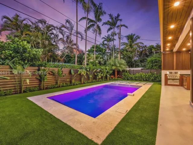 Продажа дома по адресу 5765 SW 47th St - фото 9301804