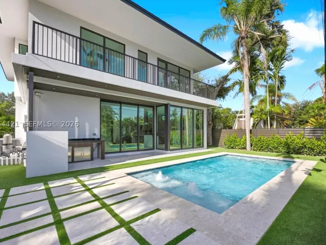 Продажа дома по адресу 5765 SW 47th St - фото 9301841