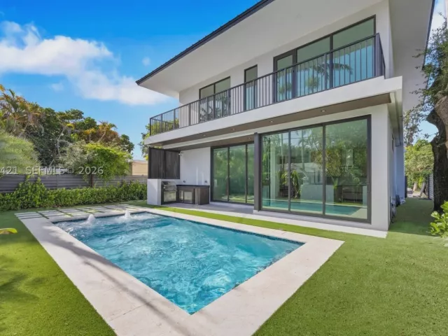 Продажа дома по адресу 5765 SW 47th St - фото 9301842