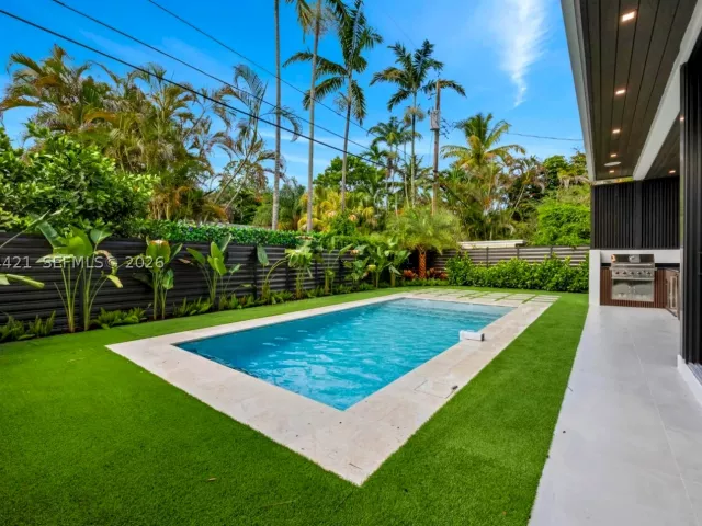 Продажа дома по адресу 5765 SW 47th St - фото 9301843
