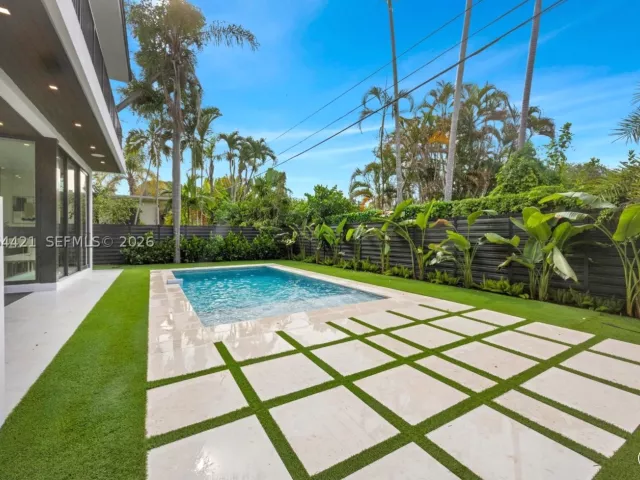 Продажа дома по адресу 5765 SW 47th St - фото 9301844
