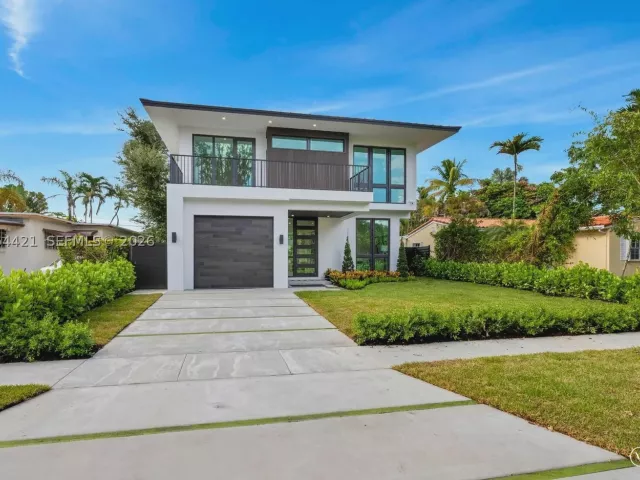 Продажа дома по адресу 5765 SW 47th St - фото 9301846