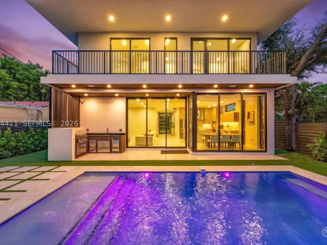 Продажа дома по адресу 5765 SW 47th St - фото 9301805